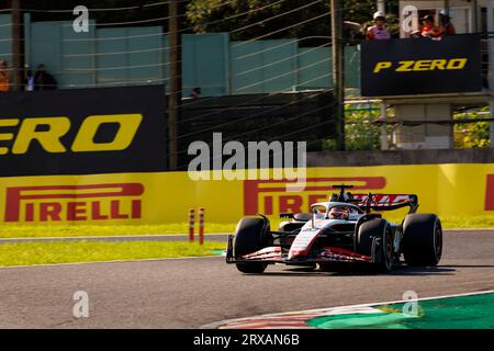 24 septembre 2023 ; circuit de Suzuka, Suzuka, Japon ; Grand Prix du Japon Lenovo de Formule 1 2023 ; Journée de la course ; pilote numéro 20 de Haas Kevin Magnussen lors de la course en Formule 1 japonaise Banque D'Images