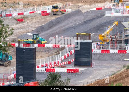 Wendover Dean, Royaume-Uni. 24 septembre 2023. Construction du viaduc ferroviaire HS2 à grande vitesse 2 à Wendover Dean, Aylesbury, Buckinghamshire. Il a été largement rapporté au cours du week-end que le Premier ministre Rishi Sunak devrait retirer le bouchon sur le HS2 Northern Leg de Birmingham à Manchester alors que les coûts du projet continuent à devenir incontrôlables. L'annonce est probable demain ou mardi avant la conférence du parti conservateur. Crédit : Maureen McLean/Alamy Live News Banque D'Images