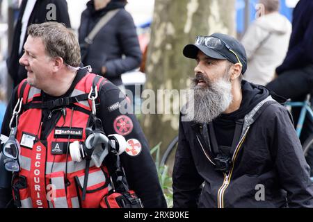 Paris, France. 23 septembre 2023. Jerome Rodrigues assiste à la manifestation pour la fin du racisme systémique et de la violence policière, pour la justice sociale Banque D'Images