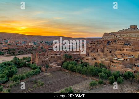 Vue sur la vieille ville d'Aït-Ben-Haddou au coucher du soleil, Maroc Banque D'Images