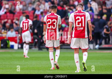 Amsterdam, pays-Bas. 24 septembre 2023. AMSTERDAM, PAYS-BAS - 24 SEPTEMBRE : Carlos Forbs d'Ajax, Steven Berghuis d'Ajax, Branco van den Boomen d'Ajax quittent le terrain déçus lors du match d'Eredivisie néerlandaise entre Ajax et Feyenoord au Johan Cruijff Arena le 24 septembre 2023 à Amsterdam, pays-Bas. (Photo de Peter Lous/Orange Pictures) crédit : Orange pics BV/Alamy Live News Banque D'Images