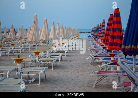 Une des plages de San Benedetto del Tronto en juin. Banque D'Images