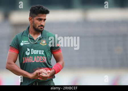 Le débutant bangladais Syed Khaled Ahmed Bangladesh et Nouvelle-Zélande 2e ODI match de trois séries de matchs à Sher-e-Bangla National Cricket St Banque D'Images