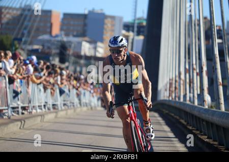 Pontevedra, Galice, Espagne. 23 septembre 2023. Pontevedra, Espagne, 23 septembre 2023 : le triathlète australien Matthew Hauser à l'épreuve de cyclisme lors du Championnat du monde élite de triathlon masculin 2023, le 23 septembre 2023, à Pontevedra, en Espagne. (Image de crédit : © Alberto Brevers/Pacific Press via ZUMA Press Wire) USAGE ÉDITORIAL SEULEMENT! Non destiné à UN USAGE commercial ! Banque D'Images