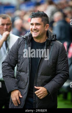 Swansea.com Stadium, Swansea, Royaume-Uni. 23 septembre 2023. EFL Championship football, Swansea City contre Sheffield Wednesday ; le Manager de Sheffield Wednesday Xisco Munoz sourit avant le coup d'envoi. Crédit : action plus Sports/Alamy Live News Banque D'Images