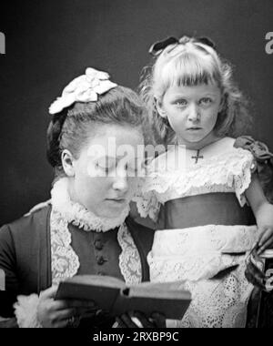 La princesse Helena, également connue sous le nom de princesse Christian, 3e fille de la reine Victoria, et sa fille la princesse Marie Louise Banque D'Images