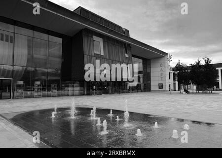 The Cast Performance venue, Sir Nigel Gresley Square, Waterdale, Doncaster, South Yorkshire, Angleterre, ROYAUME-UNI Banque D'Images