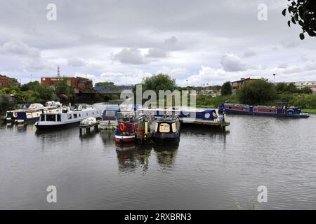 Bateaux de plaisance à Doncaster Wharf, rivière Don, South Yorkshire, Angleterre, Royaume-Uni Banque D'Images