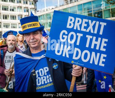 Londres / Royaume-Uni - septembre 23 2023 : Steve Bray, éminent militant anti-Brexit, lors de la marche de retour de l'UE nationale dans le centre de Londres. Des milliers de personnes ont défilé Banque D'Images