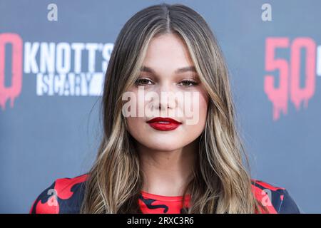 Buena Park, États-Unis. 23 septembre 2023. BUENA PARK, COMTÉ D'ORANGE, CALIFORNIE, États-Unis - SEPTEMBRE 23 : l'actrice et chanteuse américaine Olivia Holt arrive à Knott's Scary Farm Celebrity 50th Anniversary Carpet qui s'est tenu à Knott's Berry Farm le 23 septembre 2023 à Buena Park, comté d'Orange, Californie, États-Unis. (Photo de Xavier Collin/image Press Agency) crédit : image Press Agency/Alamy Live News Banque D'Images