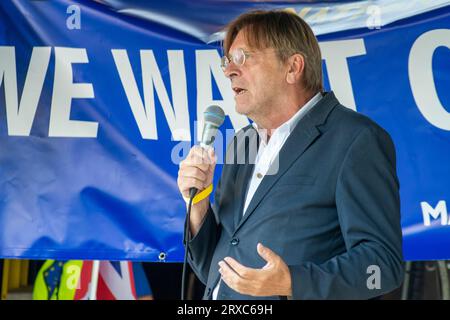 Londres, Royaume-Uni - 23 septembre 2023 - Guy Verhofstadt, député européen (ancien Premier ministre belge et négociateur en chef du Brexit de l'UE), s'exprimant sur Parliament Square à la fin de la deuxième marche nationale de retour de Hyde Park à Parliament Square. Banque D'Images