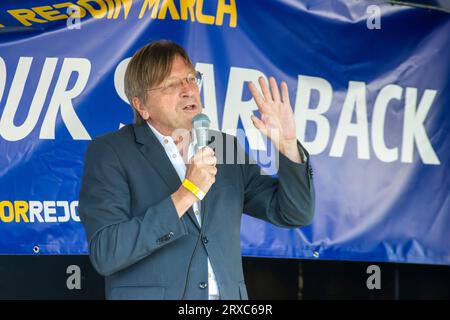 Londres, Royaume-Uni - 23 septembre 2023 - Guy Verhofstadt, député européen (ancien Premier ministre belge et négociateur en chef du Brexit de l'UE), s'exprimant sur Parliament Square à la fin de la deuxième marche nationale de retour de Hyde Park à Parliament Square. Banque D'Images