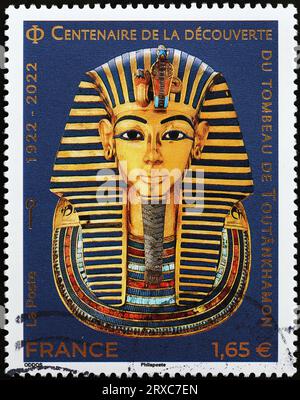 Masque funéraire doré de Toutankhamon sur timbre-poste Banque D'Images