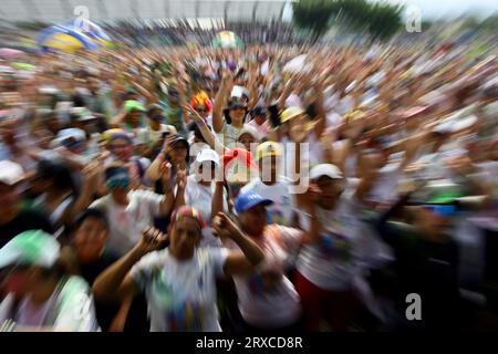 San Diego, Carabobo, Venezuela. 24 septembre 2023. 24 septembre 2023. Des milliers de personnes participent à la marche des couleurs, organisée par l'institut sportif du bureau du maire de San Diego dans l'état de Carabobo. Photo : Juan Carlos Hernandez (image de crédit : © Juan Carlos Hernandez/ZUMA Press Wire) USAGE ÉDITORIAL SEULEMENT! Non destiné à UN USAGE commercial ! Banque D'Images