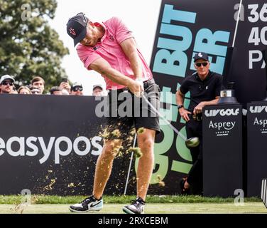 Sugar Grove, États-Unis. 24 septembre 2023. Talor Gooch, des É.-U., a frappé son tir au premier trou lors de la troisième ronde du tournoi de la LIV Golf League 2023 à Rich Harvest Farms à Sugar Grove, Illinois, le dimanche 24 septembre 2023. Le tournoi se déroule du 22 au 24 septembre. Photo de Tannen Maury/UPI crédit : UPI/Alamy Live News Banque D'Images