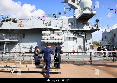 Bordeaux, France. 22 septembre 2023. Visite du roi Charles III et de la reine Camilla à Bordeaux le 22 septembre 2023. Le navire de guerre de la Royal Navy HMS Iron Duke après avoir reçu le roi Charles III et la reine Camilla à bord. Bordeaux, Gironde, France, Europe. Photo Hugo Martin / Alamy Live News. Banque D'Images