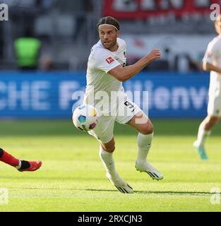 Frankfurt am main, Deutschland. 24 septembre 2023. 24.09.2023, Fussball Bundesliga, Eintracht Frankfurt - SC Freiburg, emonline, emspor, v.l., Lucas Höler (SC Freiburg) LES RÈGLEMENTS DFL/DFB INTERDISENT TOUTE UTILISATION DE PHOTOGRAPHIES COMME SÉQUENCES D'IMAGES ET/OU QUASI-VIDÉO. Xdcx crédit : dpa/Alamy Live News Banque D'Images