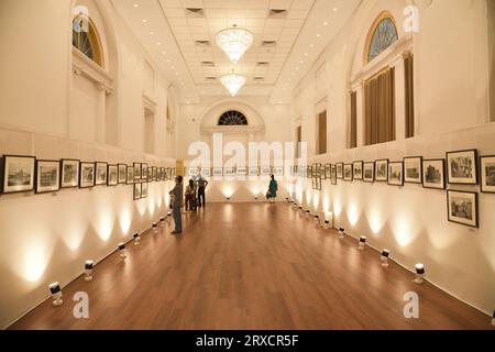 Kolkata, Inde. 24 septembre 2023. 'La ville de Calcutta et sa vie : 1870-1920', trois jours (du 22 au 24 septembre 2023) durée exposition de 1870-1920 photographies rares de Calcutta (Kolkata) capturées par des photographes britanniques inconnus qui a été organisée par l'Administrateur général et Trustee officiel (AGOT), Gouvernement du Bengale occidental et organisée par Biplab Roy, AGOT. (Photo de Biswarup Ganguly/Pacific Press) crédit : Pacific Press Media production Corp./Alamy Live News Banque D'Images