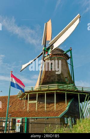 AMSTERDAM, PAYS-BAS - 24 août 2023 : Amsterdam est la capitale des pays-Bas, connue pour son patrimoine artistique, son système de canaux élaboré et son Hou étroit Banque D'Images