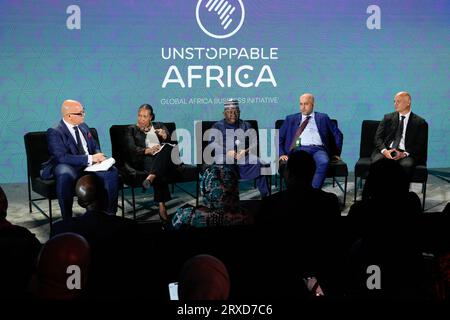 New York, New York, États-Unis. , . Mark Eddo, Pamela Coke-Hamilton, conférencier, Walid Hareb Al Falahi, Selim Bora lors de la Conférence 2023 UNSTOPPABLE AFRICA présentée par Global African Business Initiative, qui s'est tenue au Westin Grand Central à New York, en septembre 21-22 2023. Crédit : Jennifer Graylock/Alamy Live News Banque D'Images