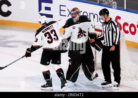 Melbourne, Australie, 24 septembre 2023. Karel Vejmelka des Coyotes de l'Arizona lors du match de la série mondiale de la LNH entre les Kings de Los Angeles et les Coyotes de l'Arizona au Rod laver Arena le 24 septembre 2023 à Melbourne, en Australie. Crédit : Dave Hewison/Alamy Live News Banque D'Images