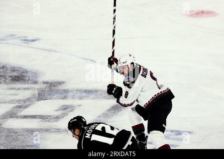 Melbourne, Australie, 24 septembre 2023. Nick Schmaltz des Coyotes de l'Arizona lors du match de la série mondiale de la LNH entre les Kings de Los Angeles et les Coyotes de l'Arizona au Rod laver Arena le 24 septembre 2023 à Melbourne, en Australie. Crédit : Dave Hewison/Alamy Live News Banque D'Images