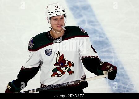 Melbourne, Australie, 24 septembre 2023. Nick Bjugstad des Coyotes de l'Arizona lors du match de la série mondiale de la LNH entre les Kings de Los Angeles et les Coyotes de l'Arizona au Rod laver Arena le 24 septembre 2023 à Melbourne, en Australie. Crédit : Dave Hewison/Alamy Live News Banque D'Images