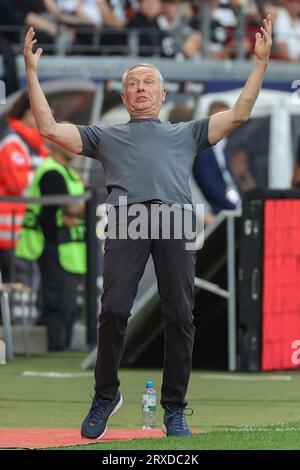 Francfort, Deutschland. 24 septembre 2023. Fußball 1. Bundesliga - Eintracht Frankfurt - SC Freiburg am 24.09.2023 im Deutsche Bank Park in Frankfurt formateur Christian Streich (SC Freiburg) regt sich auf und gestikuliert Foto : osnapix les règlements DFL interdisent toute utilisation de photographies comme séquences d'images et/ou quasi-vidéo. Crédit : dpa/Alamy Live News Banque D'Images