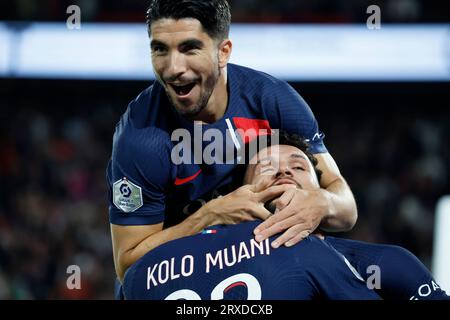 Paris, France. 24 septembre 2023. Les joueurs du Paris Saint-Germain célèbrent leur but lors du match de football de Ligue française 1 entre le Paris-Saint Germain (PSG) et l’Olympique Marseille à Paris, France, le 24 septembre 2023. Crédit : RIT Heize/Xinhua/Alamy Live News Banque D'Images