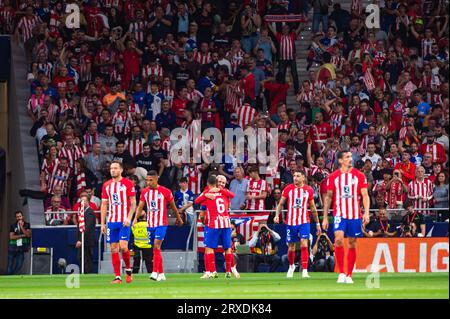 Madrid, Espagne. 24 septembre 2023. Antoine Griezmann (Atletico Madrid-L4) célèbre un but avec Jorge Resurreccion Merodio (Koke) lors du match de football entre l'Atletico Madrid et le Real Madrid, connu sous le nom de Derbi de Madrid, valable pour la journée 06 de la Liga EA Sports jouée à l'Estadio Civitas Metropolitano. Atletico Madrid 3 : 1 Real Madrid crédit : SOPA Images Limited/Alamy Live News Banque D'Images