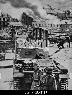 Un char léger allemand s'est arrêté dans ses traces ; lorsque les troupes belges ont été forcées de se retirer de la Wermacht allemande, elles ont détruit des ponts pour ralentir l'avance pendant la Seconde Guerre mondiale. Banque D'Images