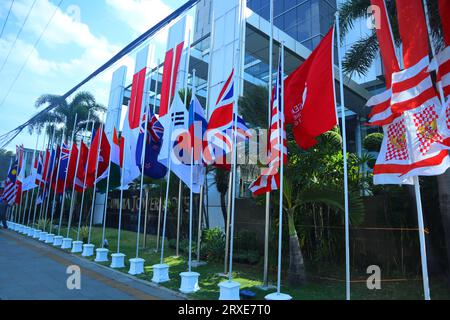 drapeaux des pays de l'asean installés devant l'hôtel Banque D'Images