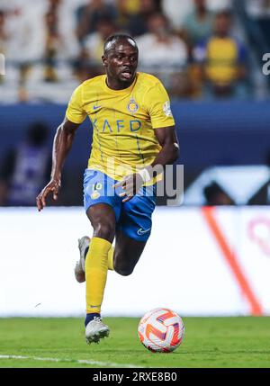 Sadio Mane #10 d'Al-Nassr SFC en action lors de leur match jour 7 de la SAFF Roshn Saudi Pro League 2023-24 contre Al-Ahli Saudi FC au King Fahd International Stadium le 14 septembre 2023 à Riyad, Arabie Saoudite. Photo de Stringer / Power Sport Images Banque D'Images