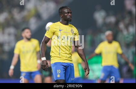 Sadio Mane #10 d'Al-Nassr SFC en action lors de leur match jour 7 de la SAFF Roshn Saudi Pro League 2023-24 contre Al-Ahli Saudi FC au King Saud University Stadium le 14 septembre 2023 à Riyad, Arabie Saoudite. Photo de Stringer / Power Sport Images Banque D'Images