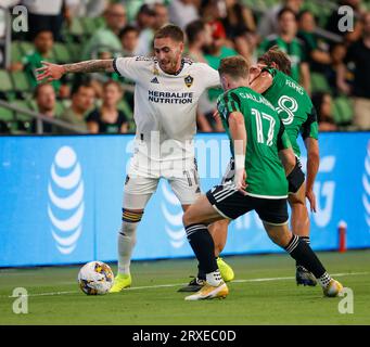 Austin, Texas.24 septembre 2023 : le milieu de terrain du Los Angeles Galaxy Tyler Boyd (11) travaille contre le défenseur du Austin FC Jon Gallagher (17) et le milieu de terrain Alexander Ring (8) lors d'un match de Major League Soccer le 24 septembre 2023 dans (image de crédit : © Scott Coleman/ZUMA Press Wire) À USAGE ÉDITORIAL SEULEMENT! Non destiné à UN USAGE commercial ! Crédit : ZUMA Press, Inc./Alamy Live News Banque D'Images