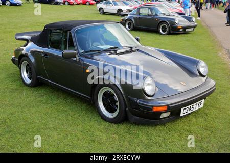 Porsche 911 Carrera Cabriolet à Stonor Park, Oxfordshire, Royaume-Uni Banque D'Images