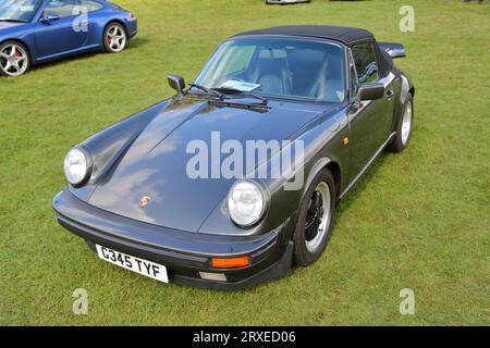 Porsche 911 Carrera Cabriolet à Stonor Park, Oxfordshire, Royaume-Uni Banque D'Images