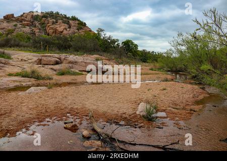 Criques et ruisseaux dans le Texas Hill Country, Enchanted Rock State Park, Texas Banque D'Images