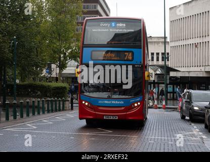 Service de bus National Express West Midlands 74 à Colmore Circus, centre-ville de Birmingham, Royaume-Uni Banque D'Images