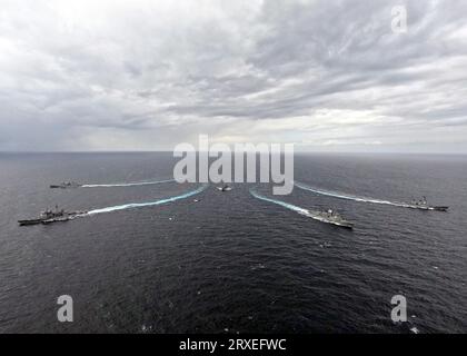 Corée du Sud. 17 mars 2016. Sep 25, 2023-East Sea, South Korea-ROK et USA Navy participent à un exercice conjoint près de East Sea, Corée du Sud. L'exercice de trois jours a impliqué neuf navires et deux avions de patrouille des deux côtés, dont deux sous-marins sud-coréens, le destroyer ROKS Yulgok Yi I, le destroyer équipé de l'USS Shoup Aegis et le croiseur USS Robert Smalls, a déclaré la Marine. (Image de crédit : © Navy HQ via ZUMA Press Wire) USAGE ÉDITORIAL SEULEMENT! Non destiné à UN USAGE commercial ! Banque D'Images