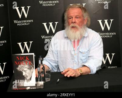 Londres, Royaume-Uni. 23 mars 2018. L'acteur américain Nick Nolte assiste à la signature d'un livre de Waterstones pour son autobiographie "Rebel, My Life Outside the Lines" à Londres. (Photo Fred Duval/SOPA Images/Sipa USA) crédit : SIPA USA/Alamy Live News Banque D'Images