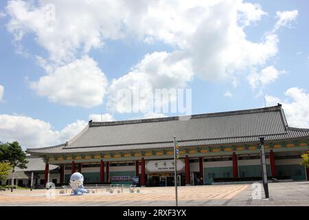 Jinju-si, Gyeongsangnam-do, Corée du Sud 8 septembre 2023 : gare KTX avec toit en tuiles dans l'architecture traditionnelle coréenne à Jinju-si Banque D'Images