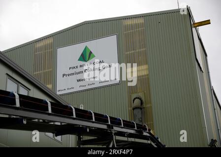 GREYMOUTH, NOUVELLE-ZÉLANDE, 20 MAI 2015 : signalisation pour la mine de charbon de Pike River le 20 mai 2015 près de Greymouth, en Nouvelle-Zélande, quelques jours avant sa démolition Banque D'Images