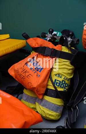 GREYMOUTH, NOUVELLE-ZÉLANDE, 20 MAI 2015 : kit d'appareil respiratoire d'urgence emballé et prêt à partir dans une mine de charbon en activité près de Greymouth, en Nouvelle-Zélande Banque D'Images