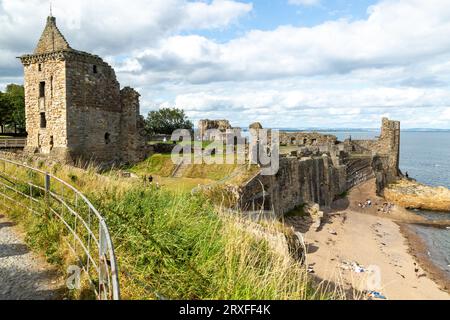 Ruines du château de St Andrews à Fife, en Écosse Banque D'Images