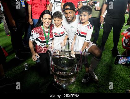 Sao Paulo, Brésil. 24 septembre 2023. Lucas Moura de Sao Paulo célèbre avoir remporté la Copa do Brasil après le match entre Sao Paulo et Flamengo, pour la deuxième manche de la finale Brazil Cup 2023, au stade Morumbi, à Sao Paulo, le 24 septembre. Photo : Gledston Tavares/DiaEsportivo/Alamy Live News crédit : DiaEsportivo/Alamy Live News Banque D'Images