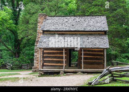 John Oliver Cabin site historique dans le village de Cades Cove dans le parc national de Great Smoky Mountain dans le Tennessee. Banque D'Images