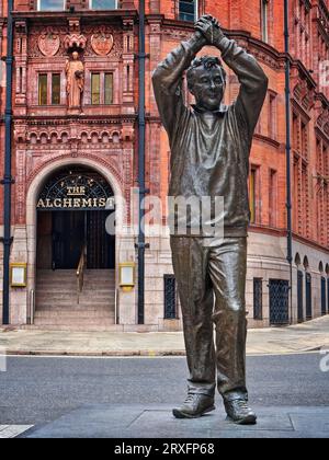 Royaume-Uni, Nottingham, King Street, Brian Clough Statue Banque D'Images