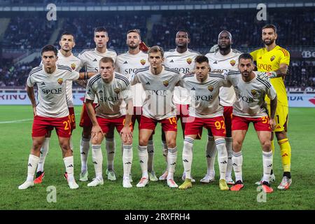 Turin, Italie. 24 septembre 2023. L'équipe AS Roma s'aligne lors du match de football Serie A 2023/24 entre le Torino FC et L'AS Roma au Stadio Olimpico Grande Torino. (Scores finaux ; Torino 1 | 1 Roma). (Photo de Fabrizio Carabelli/SOPA Images/Sipa USA) crédit : SIPA USA/Alamy Live News Banque D'Images