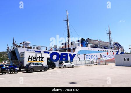 Mai 27 2023 - Santa Teresa Gallura, Sardaigne en Italie : belle journée au Port de Santa Teresa Banque D'Images